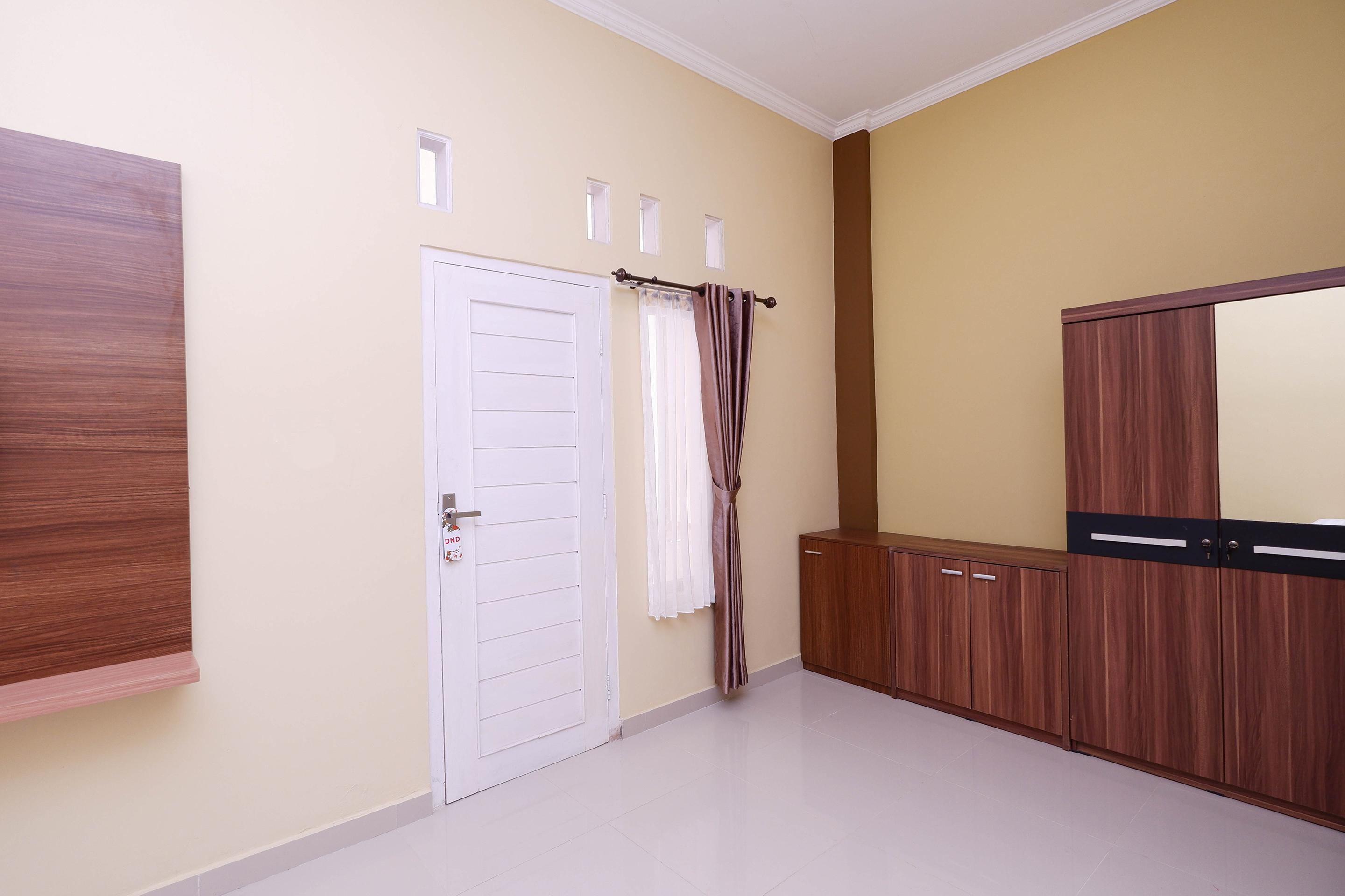 OYO 1506 Shabrina 2 Syariah Hotel Surakarta  Bagian luar foto