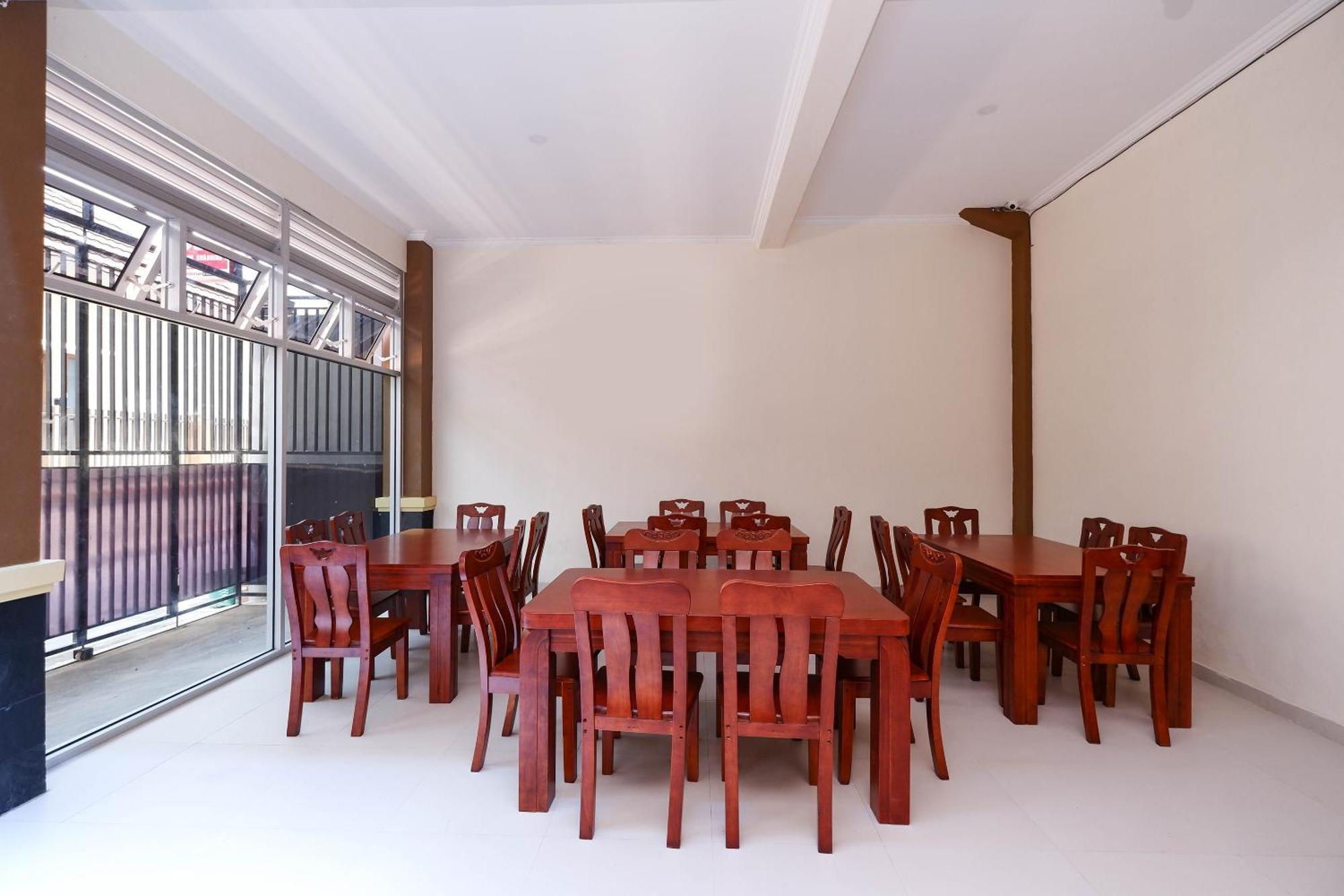 OYO 1506 Shabrina 2 Syariah Hotel Surakarta  Bagian luar foto